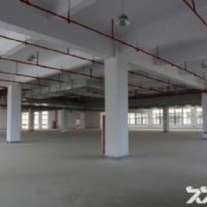 出租乾元开发区一楼厂房2100方，层高 5米！价格20可谈！