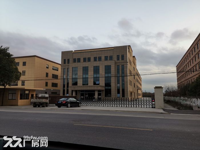 德清区士林镇厂房出租4300方，另有空地4亩房东报价70万，可谈